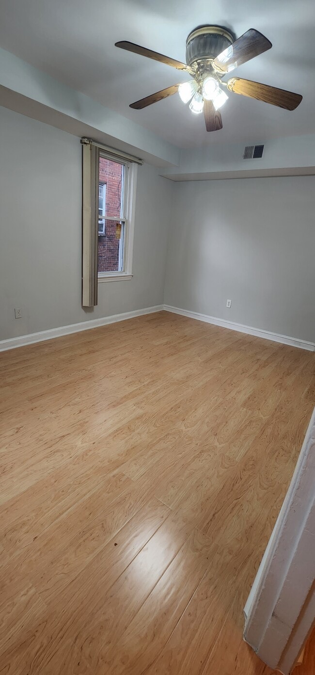 Building Photo - 4262 Clay St NE