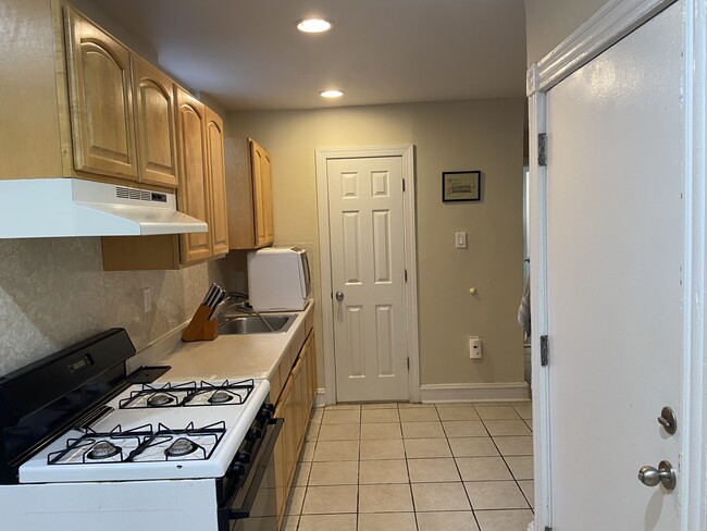 Kitchen - 1711 Mifflin St