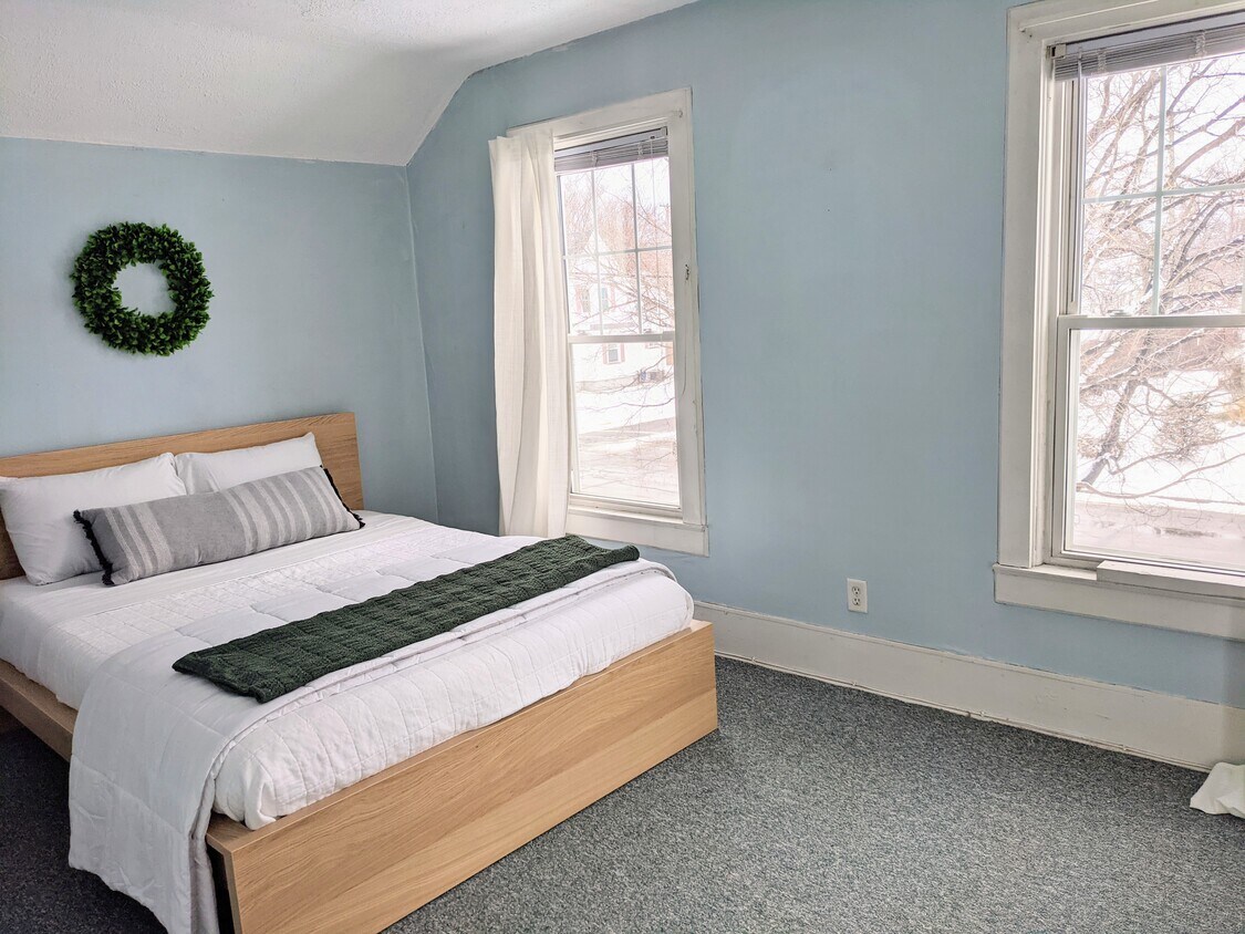 1302 Washington Ave, Grand Haven, MI 49417 Townhouse for Rent in