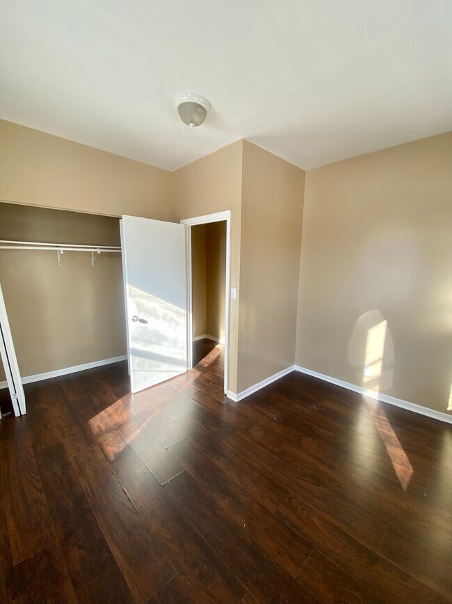 Building Photo - 6543 S Rhodes Ave