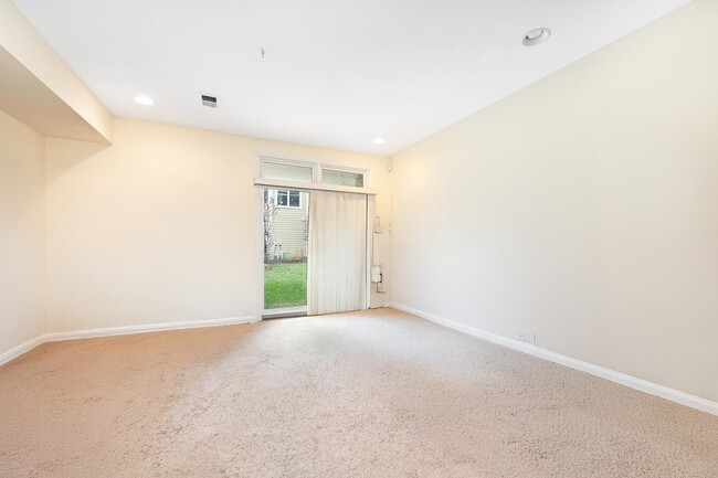 Foto del edificio - 490 Fulton Ct