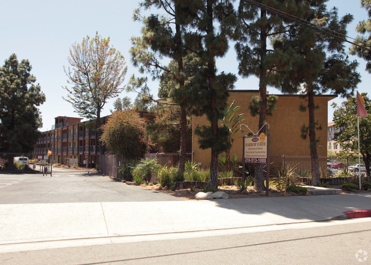 Primary Photo - Harbor Verde Apartments