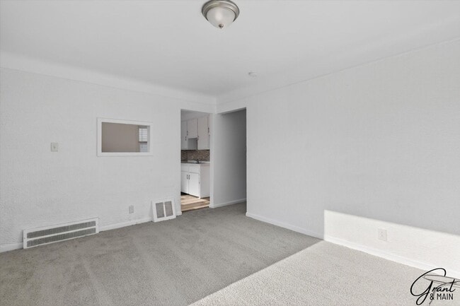 Building Photo - $1250 3 bed Bungalow
