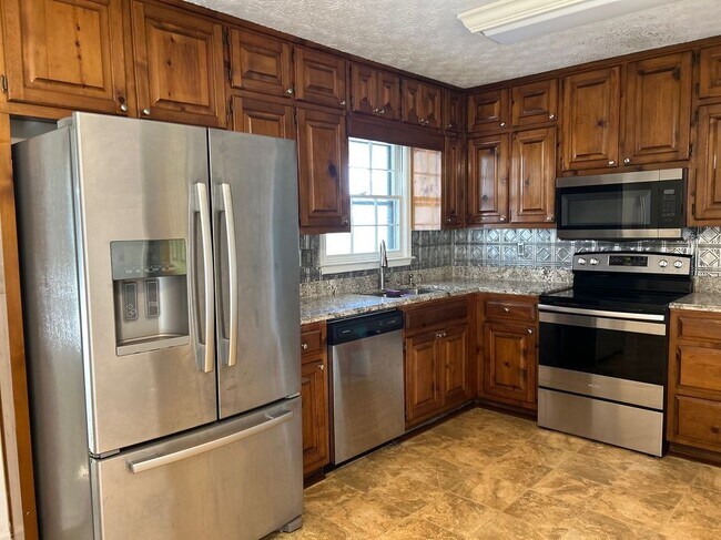 Foto del edificio - 2745 McDonough Rd