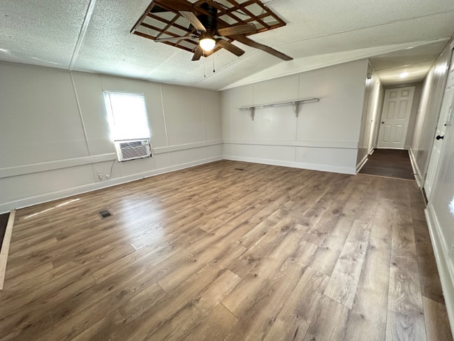 Building Photo - 124 Mattingly Ln
