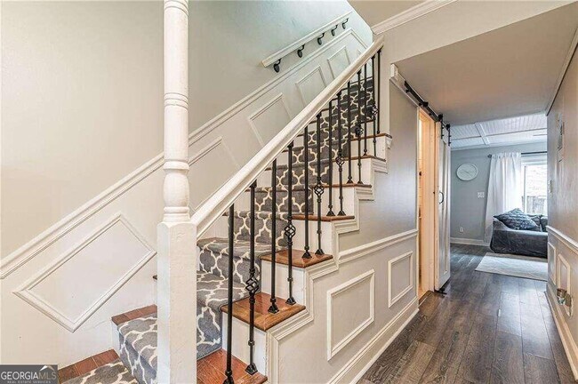 Building Photo - 5569 Kingsport Dr
