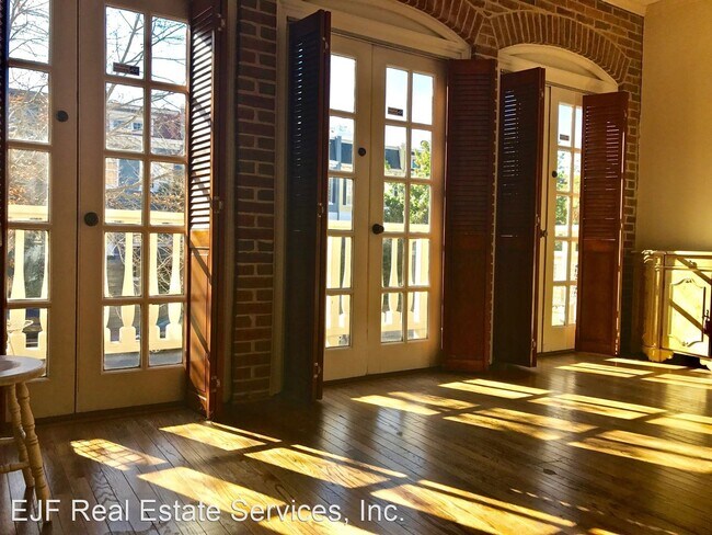 Foto del edificio - 1 br, 1 bath House - 2115 O Street NW Unit B