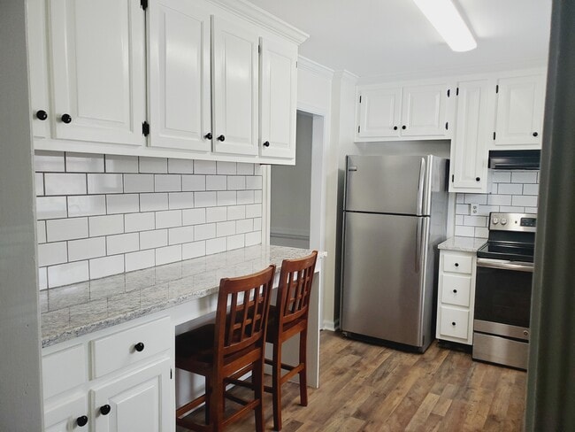Building Photo - 520 Towergate Pl