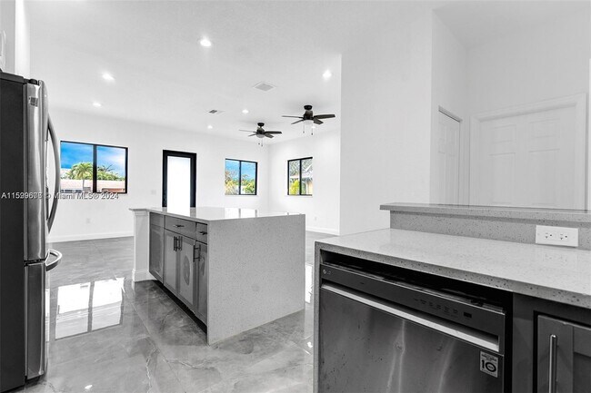 Foto del edificio - 108 NW 1st Ave