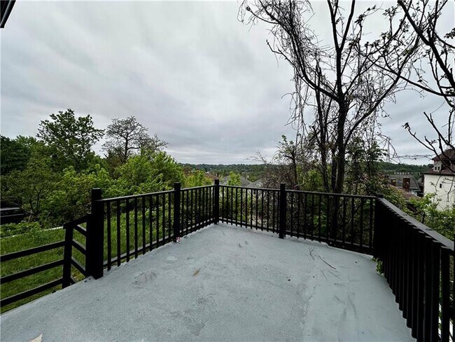 Foto del edificio - 1410 Fallowfield Ave