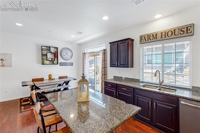 Foto del edificio - Banning Lewis 4 bed, 3.5 bath, 2 car