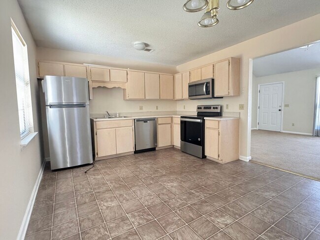 Foto del edificio - MOVE-IN READY! (Pet Friendly)