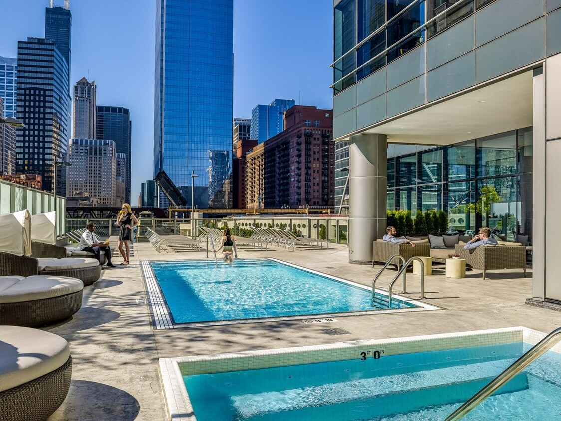 Terraza de la piscina oeste de Wolf Point - Wolf Point West