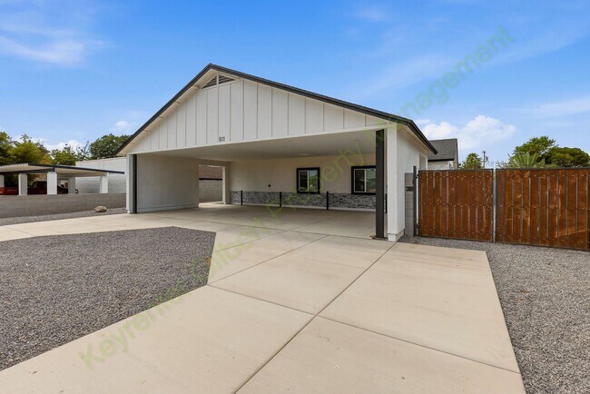 Foto del edificio - Brand-New 3-Bedroom Duplex with Designer Finishes & Private Yard in Central Mesa
