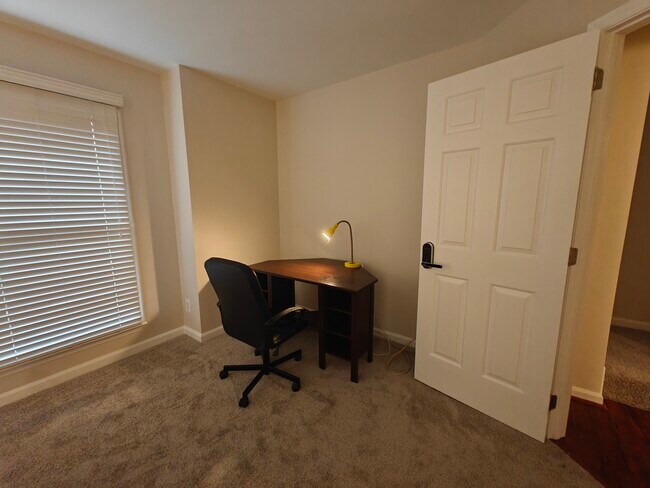 Foto del edificio - 521 N Graham St