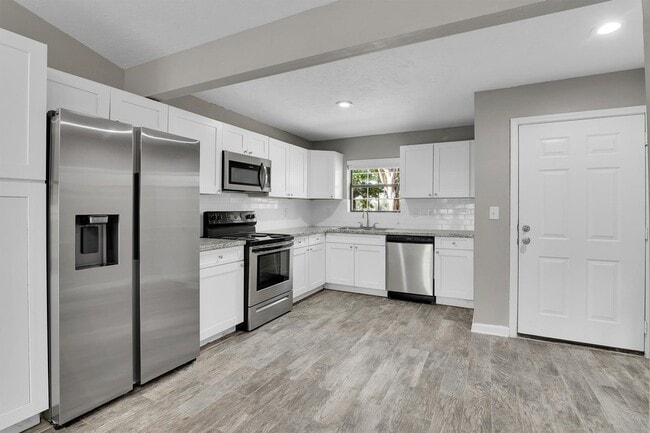 Building Photo - 3555 Balboa Cir