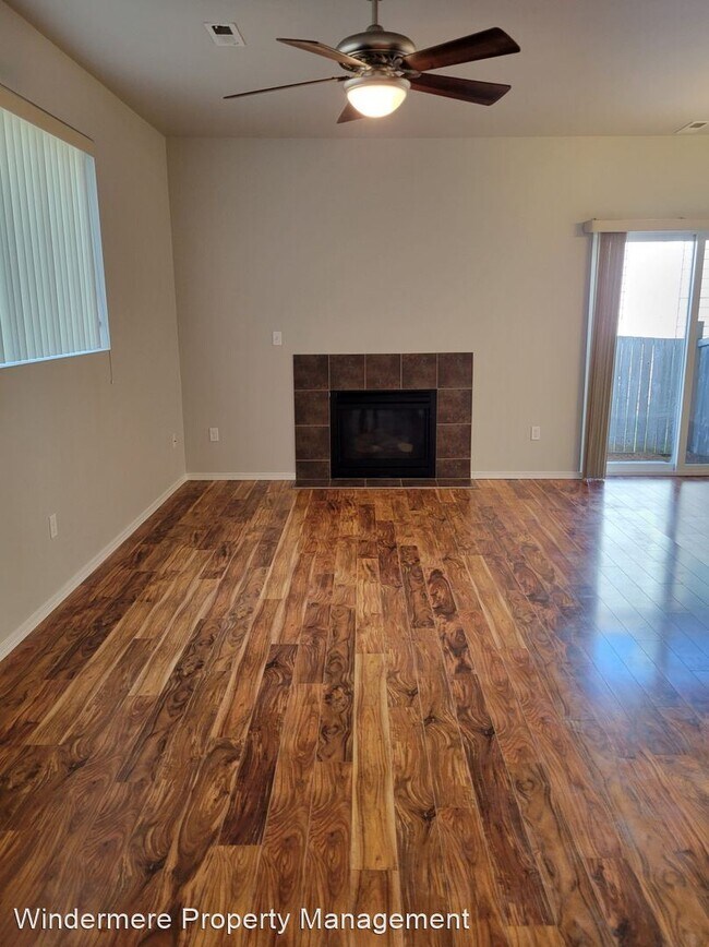Building Photo - 3 br, 2.5 bath House - 281 NE Miramar Circle