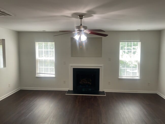 Building Photo - 5001 Autumn Oak Dr