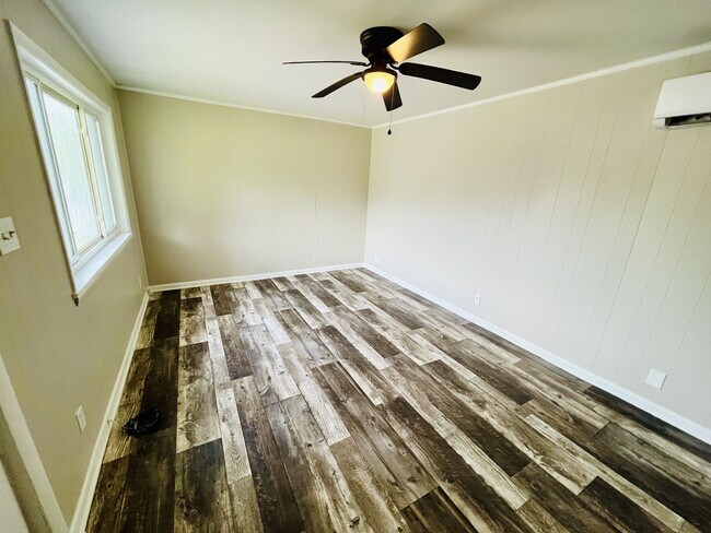 Foto del edificio - 2 Bedroom 1 Bath includes Water, Sewer, an...