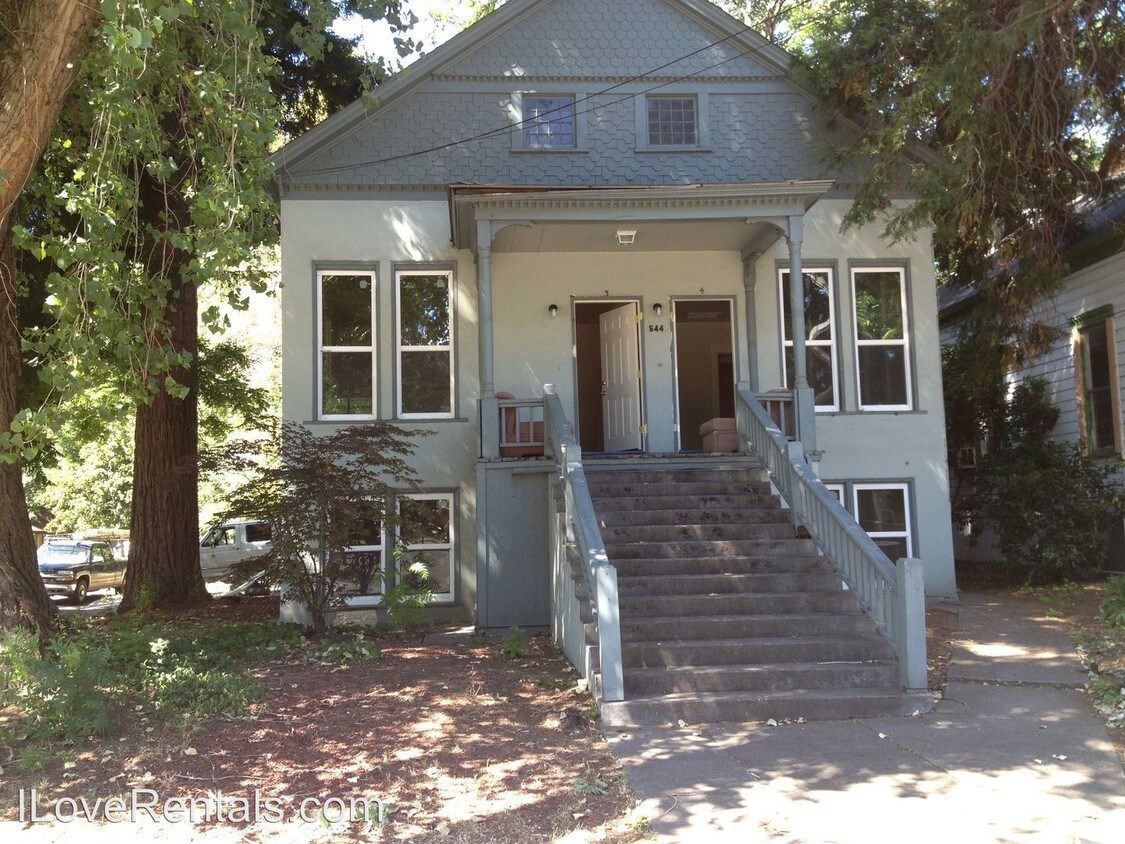 Primary Photo - 544 Hazel St