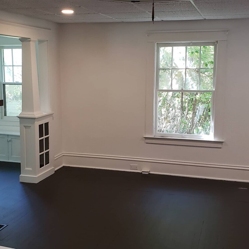 Primary Photo - 209 Forest Ave