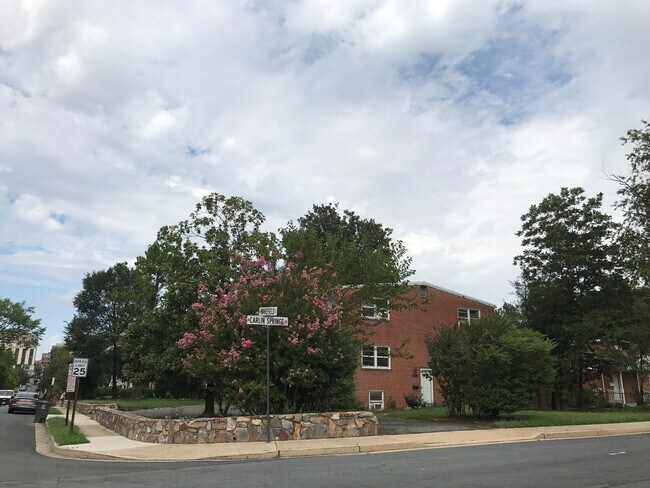 Building Photo - 4521 N Carlin Springs Rd