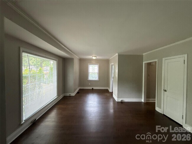 Foto del edificio - 1412 Claridge Ln