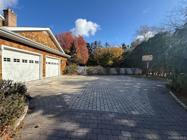 Foto del edificio - 2465 Fairway Dr