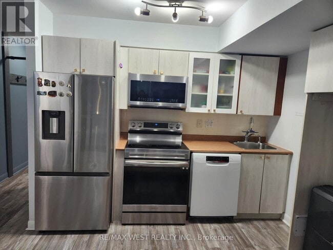 Building Photo - 600 Fleet St