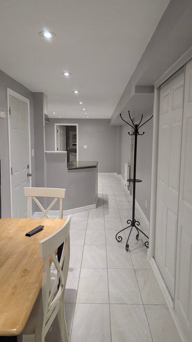 Photo du bâtiment - 2430 Kingston Rd