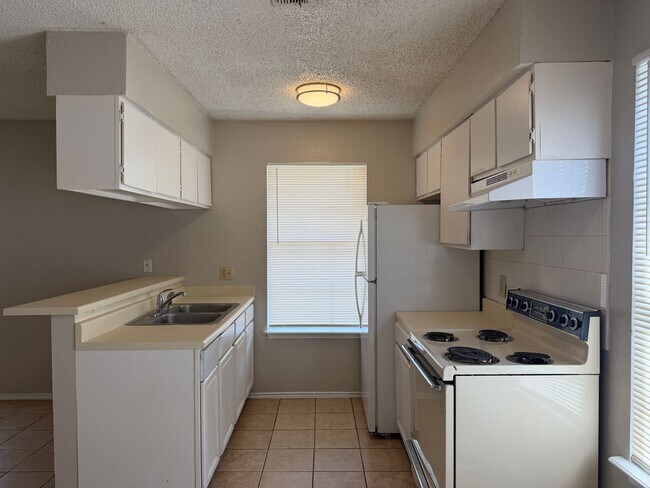 Foto del edificio - 2 Bedroom Duplex