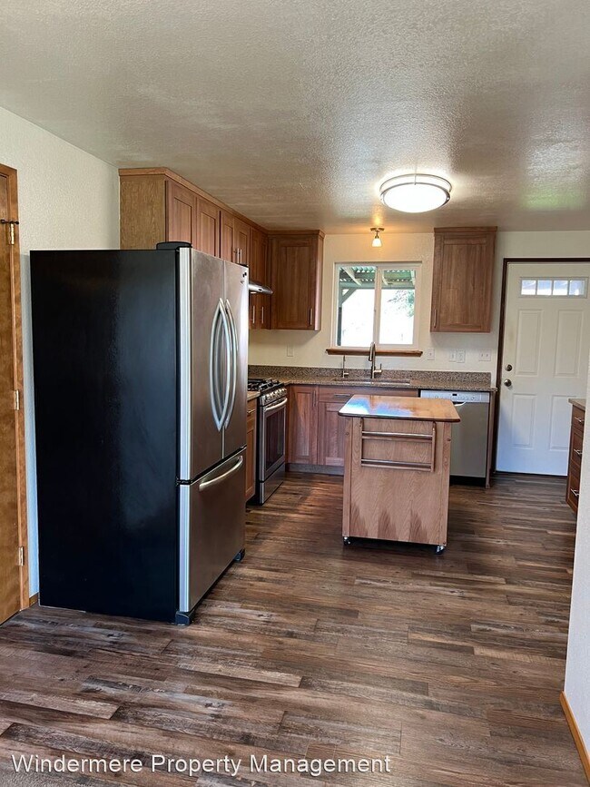 Building Photo - 3 br, 1 bath House - 2144 Hawthorne St.
