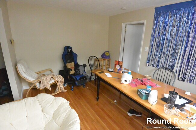 Foto del edificio - 273 Corey Rd
