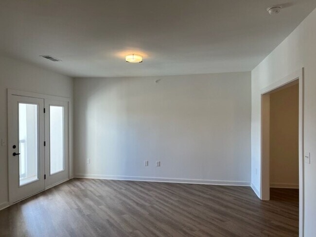 Foto del edificio - Beautiful New Construction in Gated Community within Minutes to Downtown!