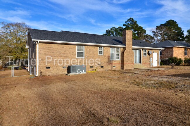 Building Photo - Northeast 3 Bedroom Ranch w/ Fenced Backyard