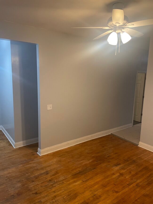 Building Photo - 2737 S Avers Ave