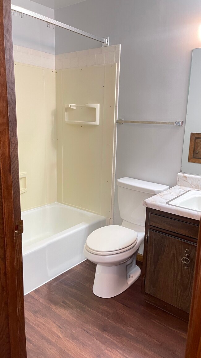 Baño - 1279 Meadow Ln