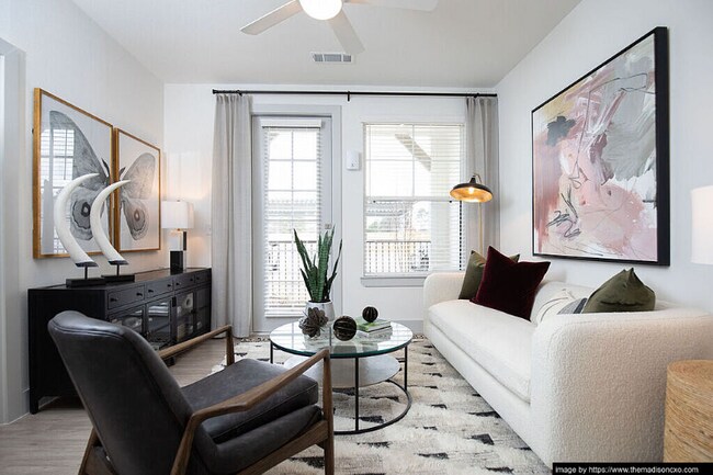 Foto del edificio - 1510 League Line Rd