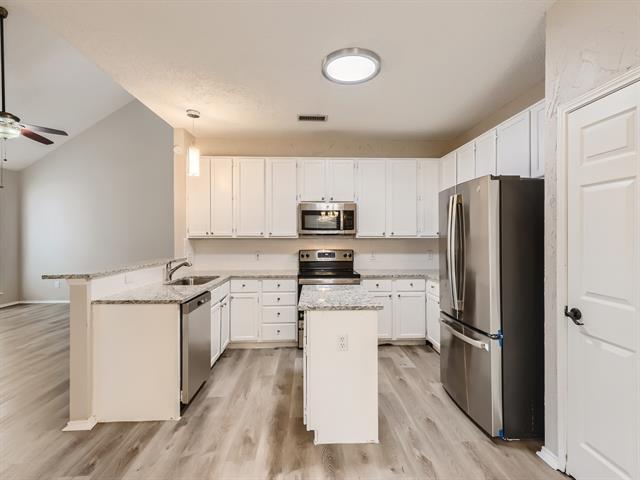 Building Photo - 3409 Bradford Dr