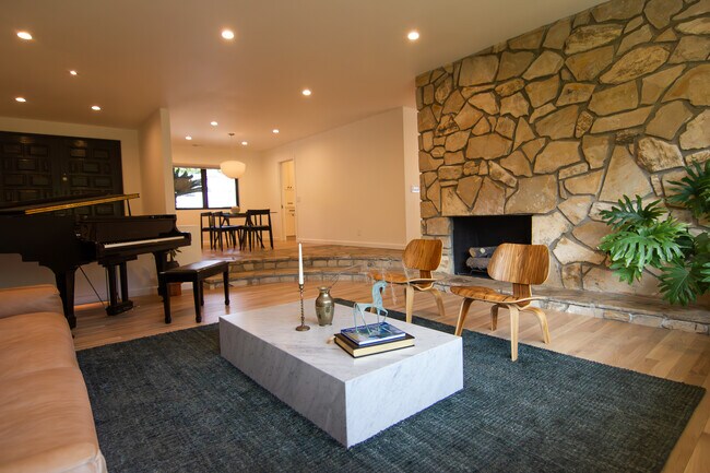 Foto del edificio - 1310 J Lee Cir