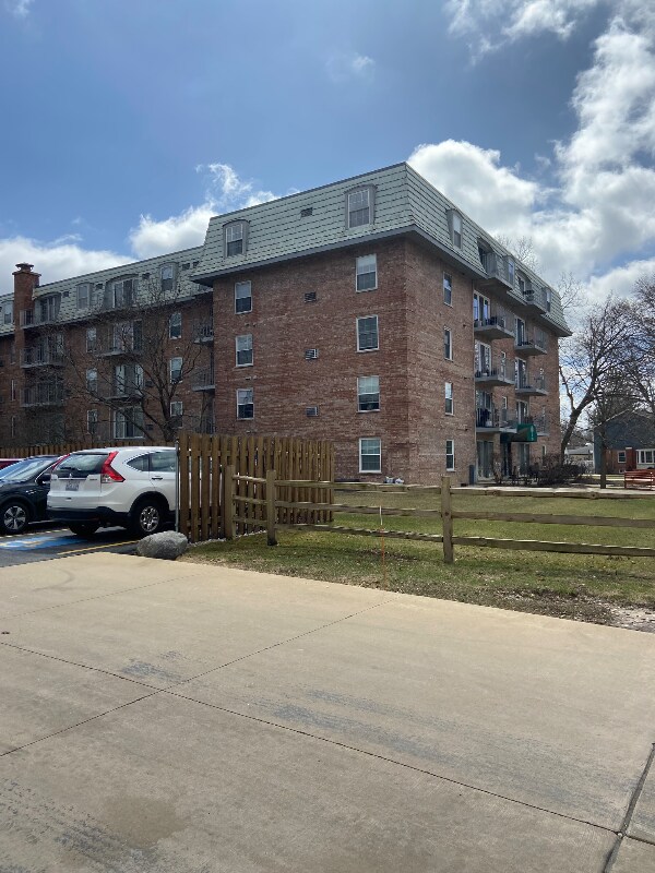 Building Photo - 5125 Blodgett Ave