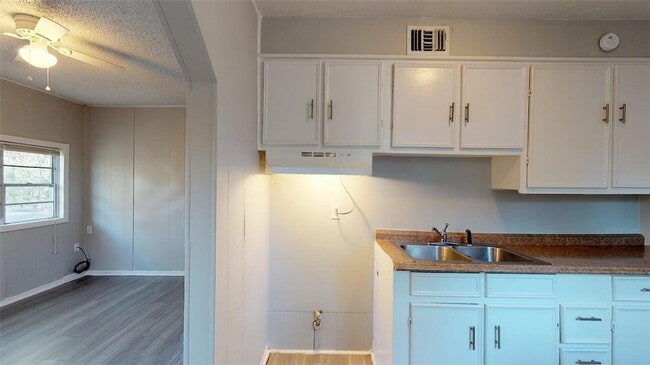 Building Photo - 4000 Margaret St