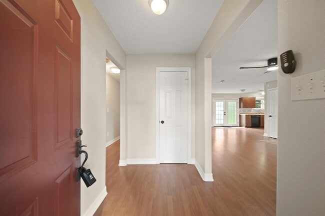 Building Photo - 506 Brendon Park Ln