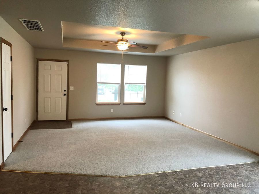 Primary Photo - 3 Bed Single Level Duplex in Blue Springs;...