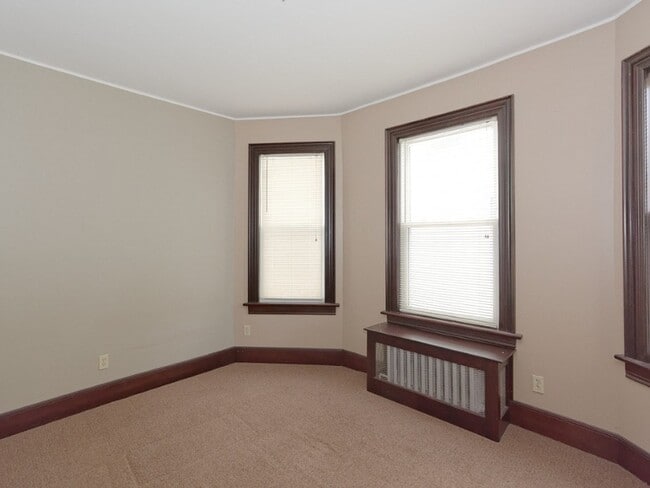Building Photo - 546 Mercer St