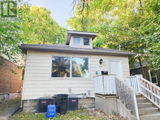 Building Photo - 648 Oxford St E