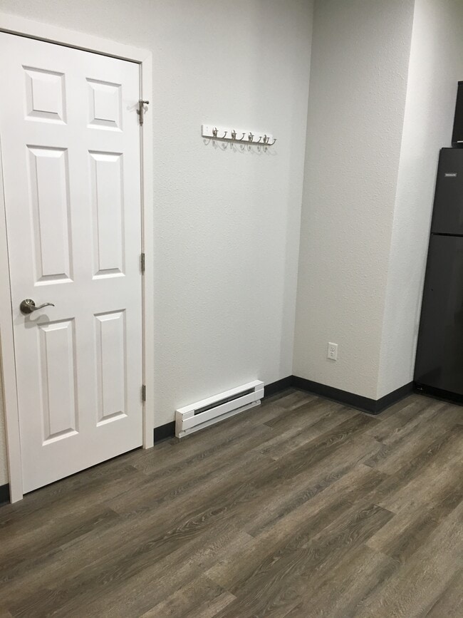 Building Photo - 410 E Mill St