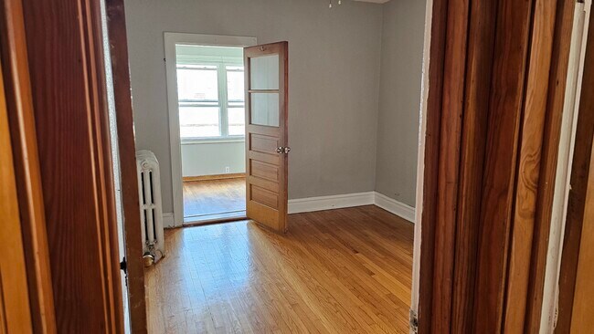 Building Photo - 1310 Maple Ave