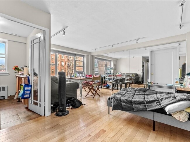 Building Photo - 145 Pinckney St