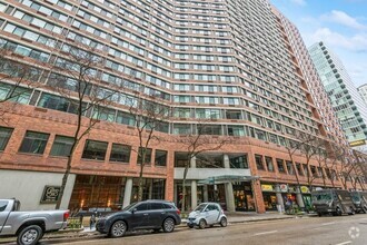 Building Photo - 211 E Ohio St